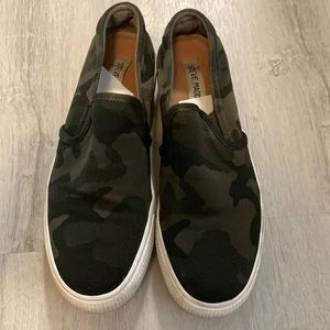 Steve Madden women’s platform slip on shoes